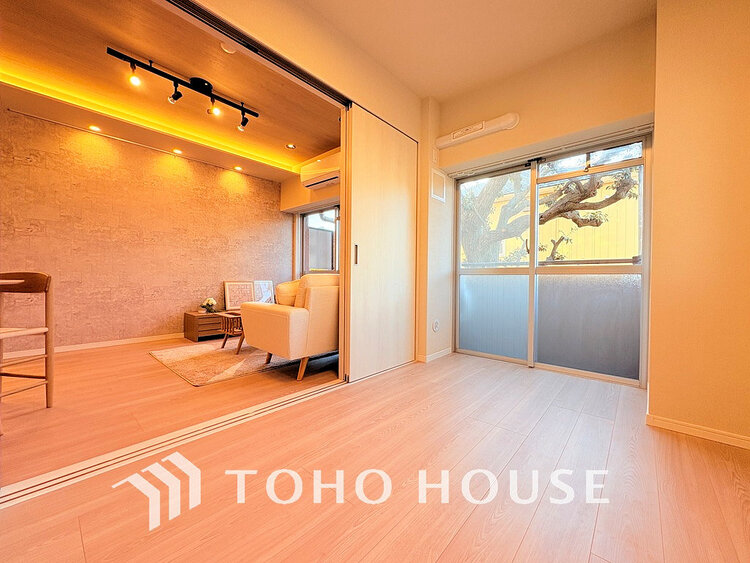 内装 採光もある洋室は、くつろぎのひと時を過ごすのにぴったり