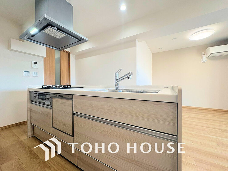 キッチン シンプルな部屋の雰囲気に溶け合うナチュラルキッチン