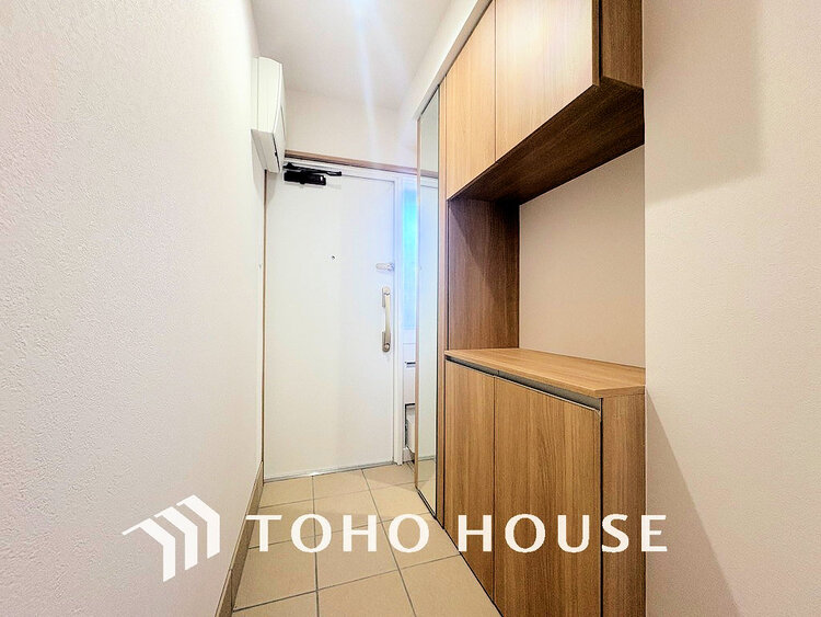 玄関 落ち着いた雰囲気の玄関、家族の帰りを暖かく迎えてくれます