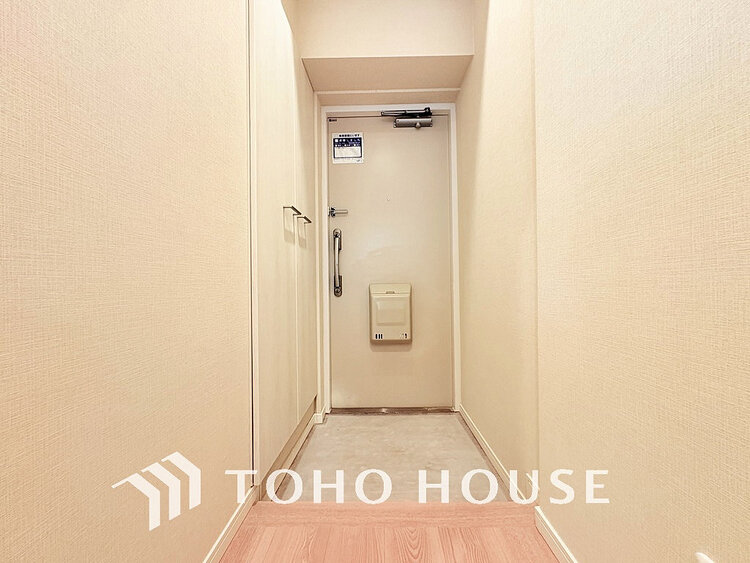 玄関 落ち着いた雰囲気の玄関、家族の帰りを暖かく迎えてくれます