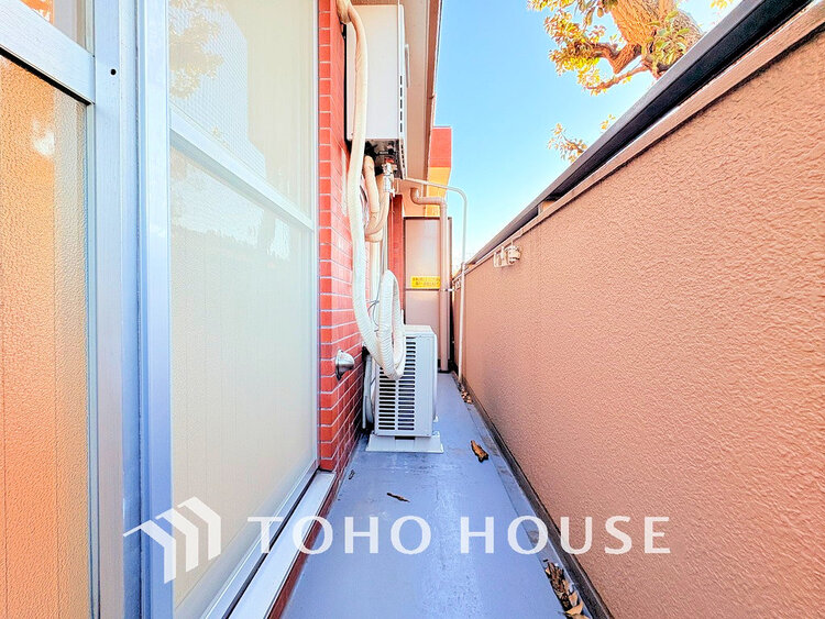 バルコニー 日当たりの良いバルコニーで晴れの日の洗濯物も楽しみになりますね