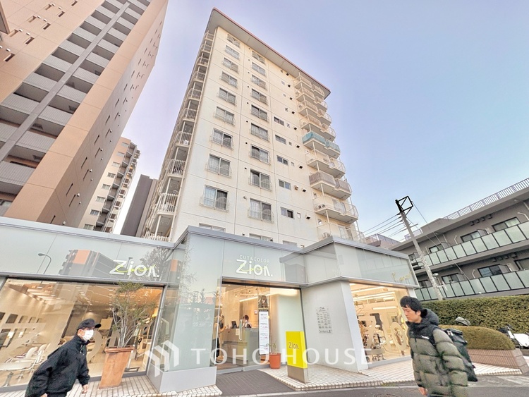 外観 ほんの少しのこだわり。ちょっとした色使いがその家がもつ雰囲気、趣（おもむき）を携え、暮らす家族や訪ねてくる友人・知人に新鮮な香りを運んできます。