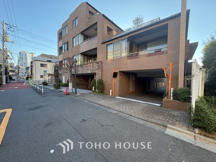 外観 ほんの少しのこだわり。ちょっとした色使いがその家がもつ雰囲気、趣（おもむき）を携え、暮らす家族や訪ねてくる友人・知人に新鮮な香りを運んできます。