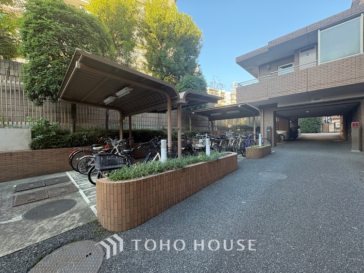 外観 ほんの少しのこだわり。ちょっとした色使いがその家がもつ雰囲気、趣（おもむき）を携え、暮らす家族や訪ねてくる友人・知人に新鮮な香りを運んできます。