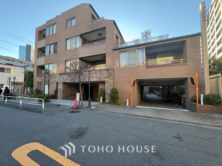 外観 ほんの少しのこだわり。ちょっとした色使いがその家がもつ雰囲気、趣（おもむき）を携え、暮らす家族や訪ねてくる友人・知人に新鮮な香りを運んできます。