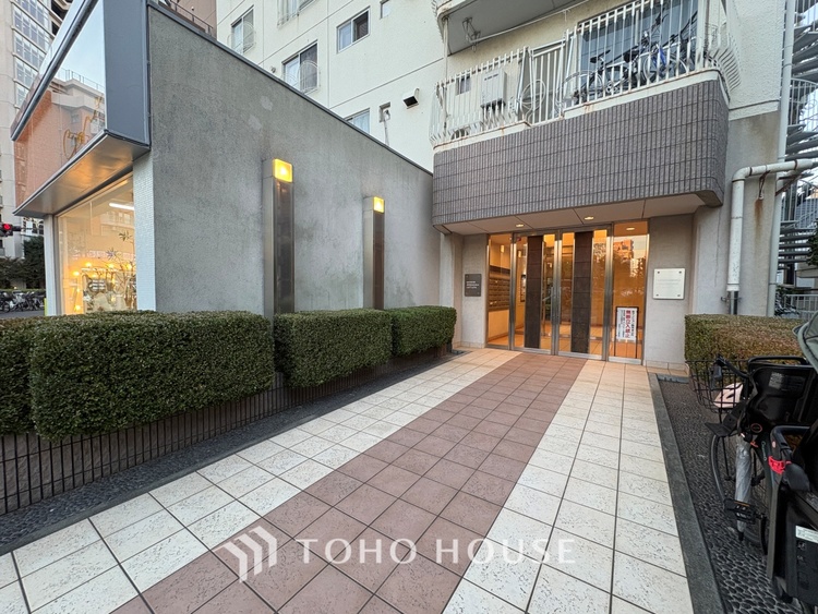 外観 ほんの少しのこだわり。ちょっとした色使いがその家がもつ雰囲気、趣（おもむき）を携え、暮らす家族や訪ねてくる友人・知人に新鮮な香りを運んできます。