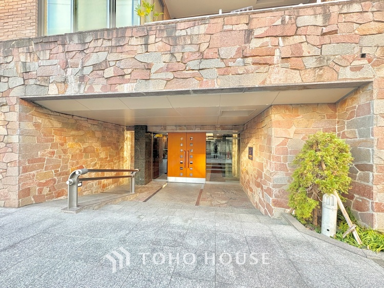 外観 ほんの少しのこだわり。ちょっとした色使いがその家がもつ雰囲気、趣（おもむき）を携え、暮らす家族や訪ねてくる友人・知人に新鮮な香りを運んできます。