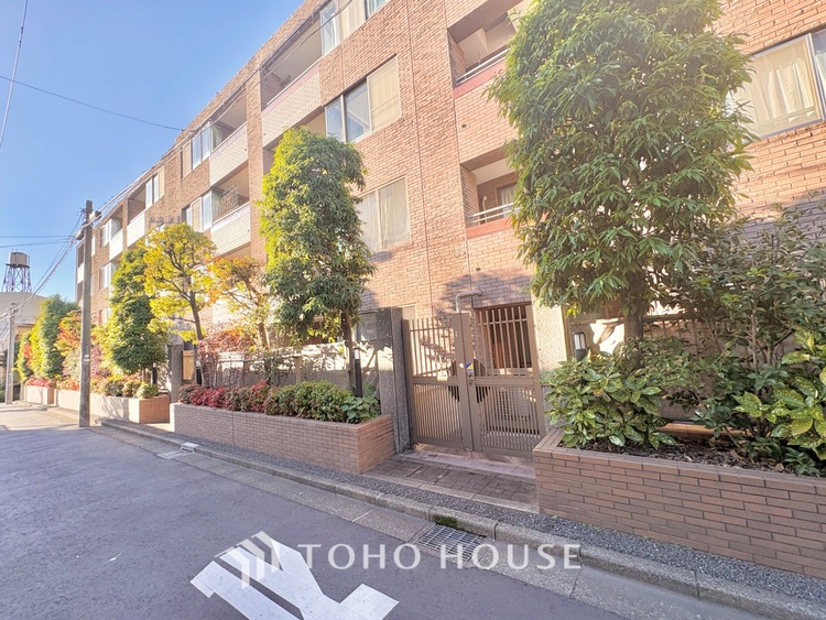 外観 ほんの少しのこだわり。ちょっとした色使いがその家がもつ雰囲気、趣（おもむき）を携え、暮らす家族や訪ねてくる友人・知人に新鮮な香りを運んできます。