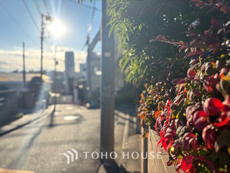 外観 ほんの少しのこだわり。ちょっとした色使いがその家がもつ雰囲気、趣（おもむき）を携え、暮らす家族や訪ねてくる友人・知人に新鮮な香りを運んできます。