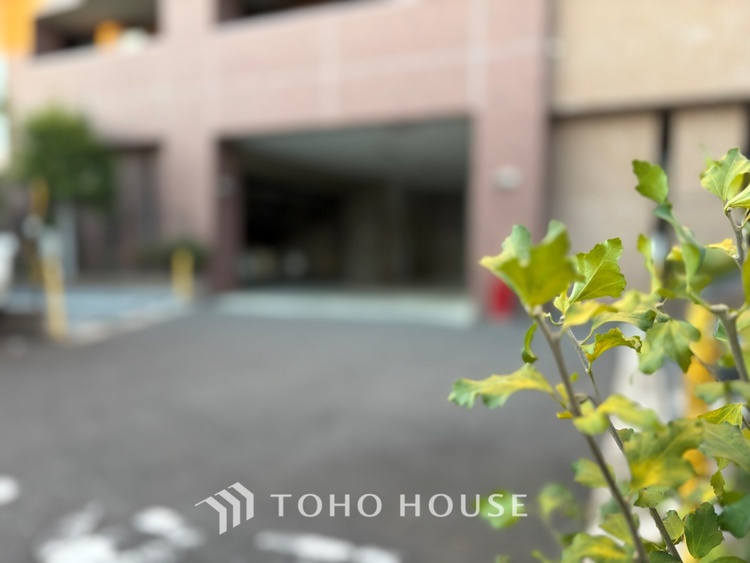 外観 ほんの少しのこだわり。ちょっとした色使いがその家がもつ雰囲気、趣（おもむき）を携え、暮らす家族や訪ねてくる友人・知人に新鮮な香りを運んできます。