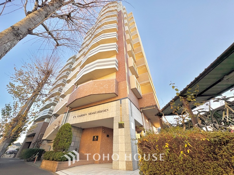 外観 ほんの少しのこだわり。ちょっとした色使いがその家がもつ雰囲気、趣（おもむき）を携え、暮らす家族や訪ねてくる友人・知人に新鮮な香りを運んできます。