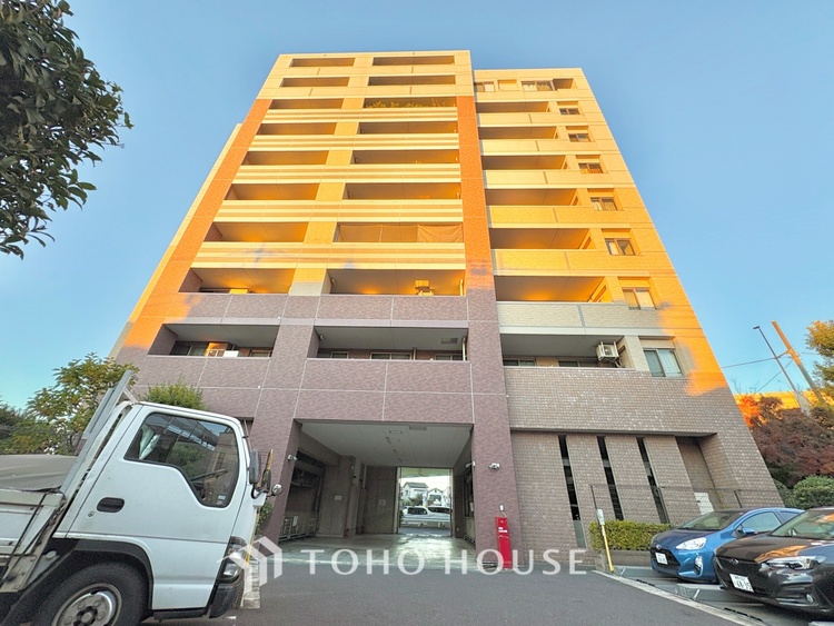 外観 ほんの少しのこだわり。ちょっとした色使いがその家がもつ雰囲気、趣（おもむき）を携え、暮らす家族や訪ねてくる友人・知人に新鮮な香りを運んできます。