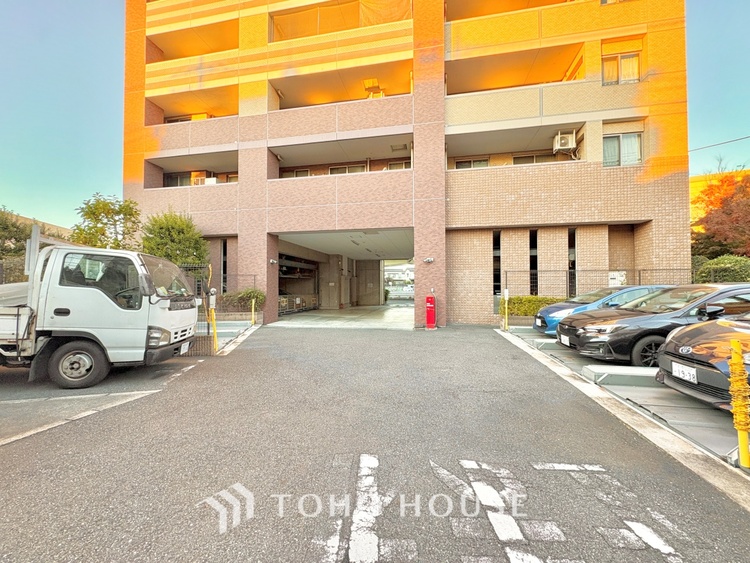 外観 ほんの少しのこだわり。ちょっとした色使いがその家がもつ雰囲気、趣（おもむき）を携え、暮らす家族や訪ねてくる友人・知人に新鮮な香りを運んできます。