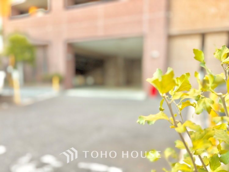 外観 ほんの少しのこだわり。ちょっとした色使いがその家がもつ雰囲気、趣（おもむき）を携え、暮らす家族や訪ねてくる友人・知人に新鮮な香りを運んできます。