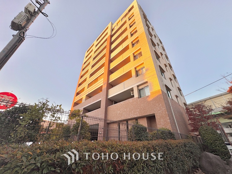 外観 ほんの少しのこだわり。ちょっとした色使いがその家がもつ雰囲気、趣（おもむき）を携え、暮らす家族や訪ねてくる友人・知人に新鮮な香りを運んできます。