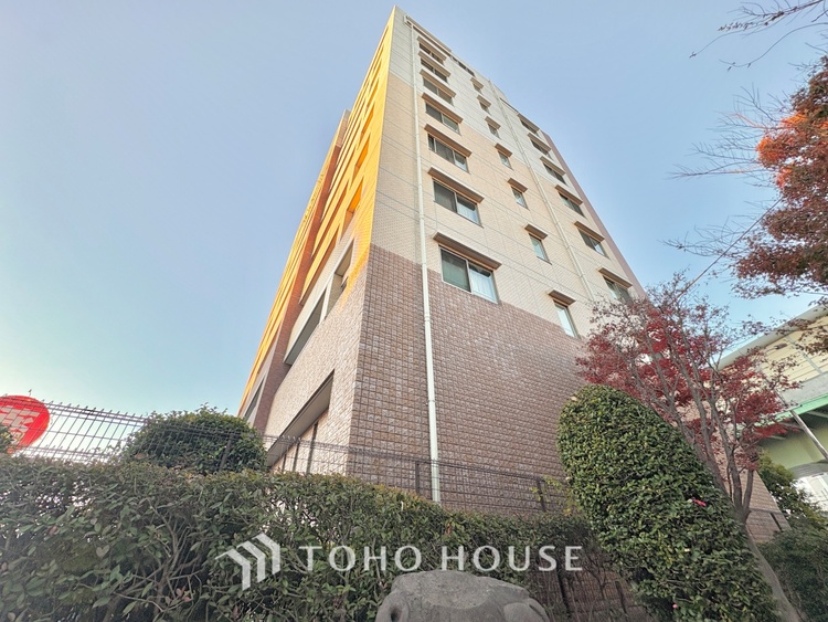 外観 ほんの少しのこだわり。ちょっとした色使いがその家がもつ雰囲気、趣（おもむき）を携え、暮らす家族や訪ねてくる友人・知人に新鮮な香りを運んできます。