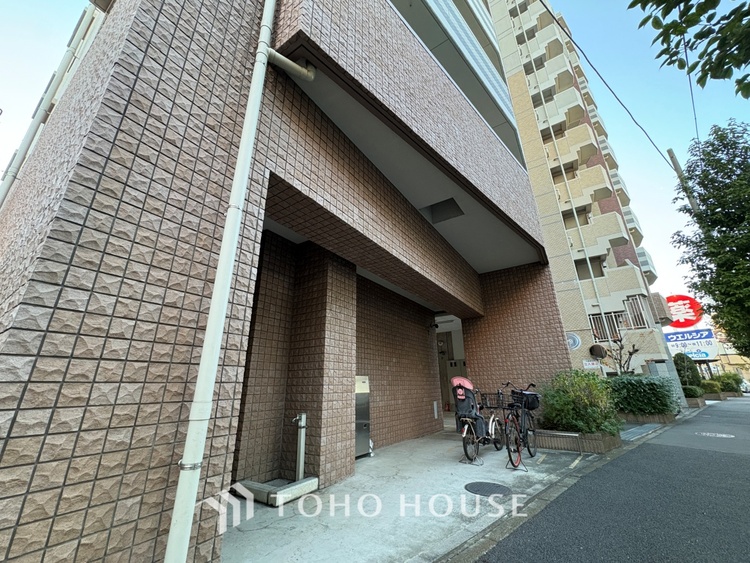 外観 ほんの少しのこだわり。ちょっとした色使いがその家がもつ雰囲気、趣（おもむき）を携え、暮らす家族や訪ねてくる友人・知人に新鮮な香りを運んできます。