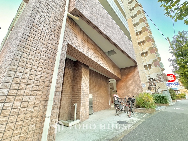 外観 ほんの少しのこだわり。ちょっとした色使いがその家がもつ雰囲気、趣（おもむき）を携え、暮らす家族や訪ねてくる友人・知人に新鮮な香りを運んできます。