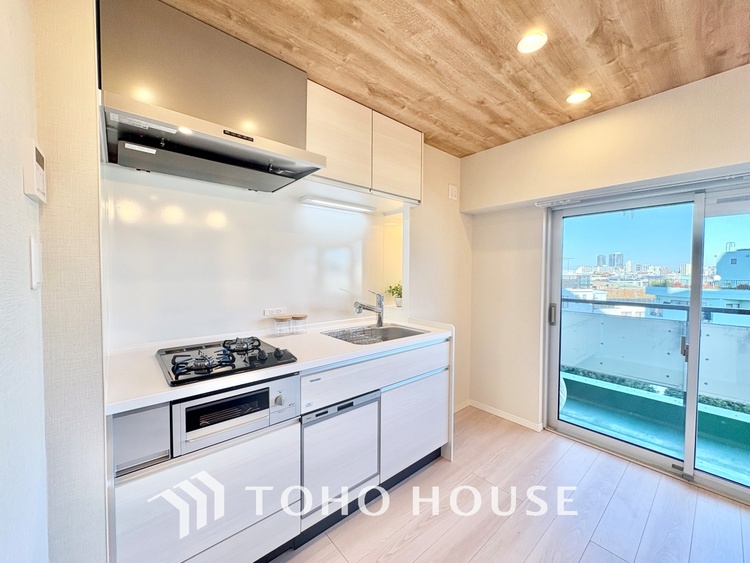 キッチン 時を超えて愛されるデザインが、日常を特別なひとときへと昇華させます。この場所から、心満たされる豊かな食卓が始まります。