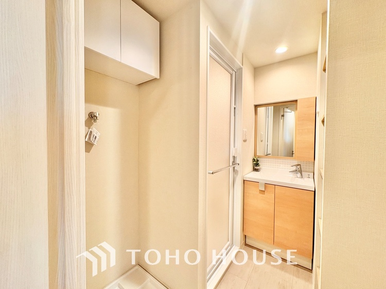 洗面 清潔感あふれる洗面化粧台で、毎日の身支度を快適にサポートします。