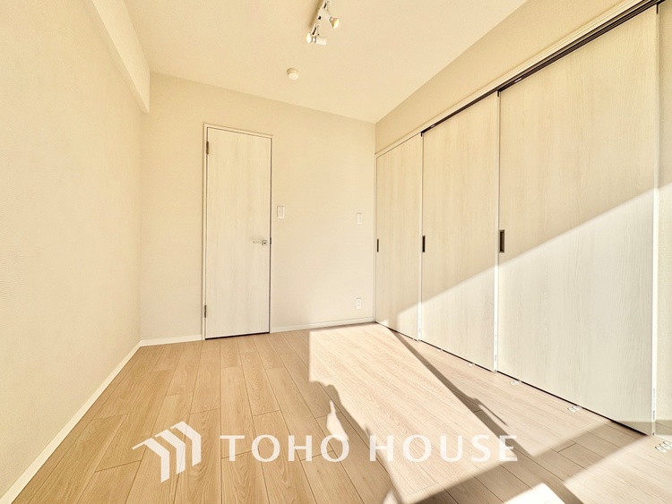 内装 光あふれるリビングは、笑顔の舞台。家族みんなで過ごすかけがえのない時間が、温かい思い出を作ります。