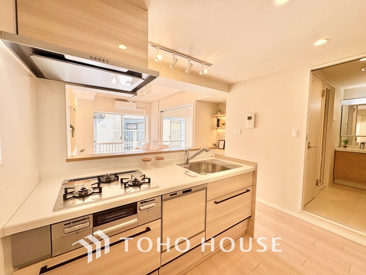 キッチン 時を超えて愛されるデザインが、日常を特別なひとときへと昇華させます。この場所から、心満たされる豊かな食卓が始まります。