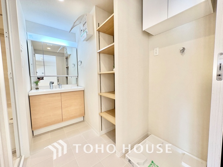 洗面 清潔感あふれる洗面化粧台で、毎日の身支度を快適にサポートします。