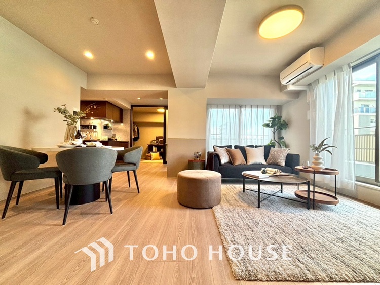 内装 明るいリビングこそ居心地のいい暮らしが待っているのだと思う。