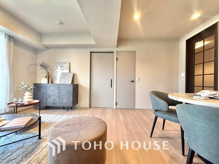 内装 ◆瀟洒な空間◆落ち着きのある彩が見事に調和させた瀟洒な空間を演出。ここに集まる家族の会話と笑顔が絶え間なく続く幸せな空間。