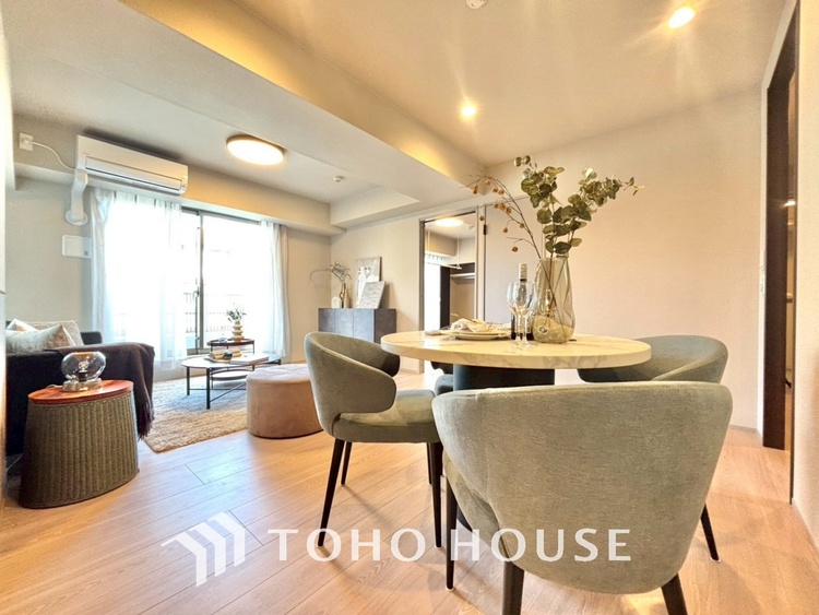 内装 「想像していた以上に広い」が写真を撮っているときの感想です。家事動線に配慮したプランによりご家族がくつろげる明るく広い空間が確保できました。