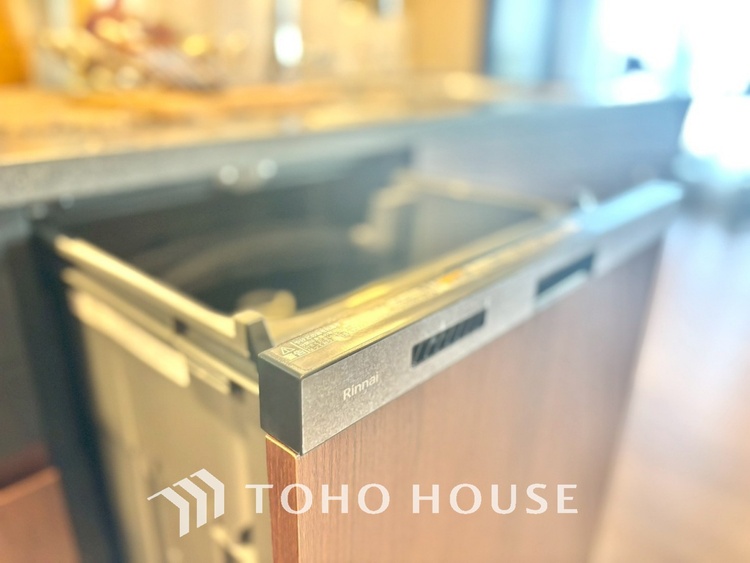 キッチン ◆食洗機◆お子様の面倒を見れる時間が増え時短になります。加えて手荒れも防げてしかも節水が高い為、大変人気があり重宝します。