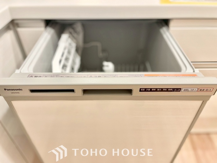 キッチン 【KITCHEN】◆開放的◆後片付けが楽なシステムキッチン。収納スペースの充実！