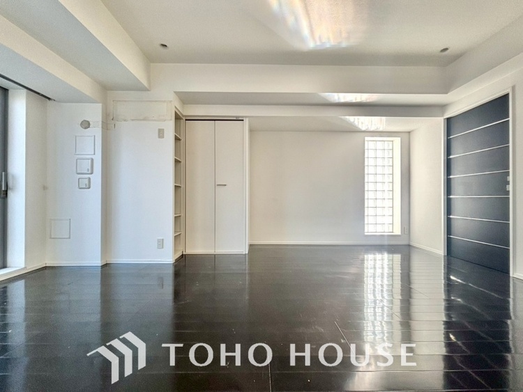 内装 感性を育むプライベートルームはシンプルでスマートな空間。好みの空間で読書をしたり、音楽を聞いたりと一人の時間も充実したものにできます。