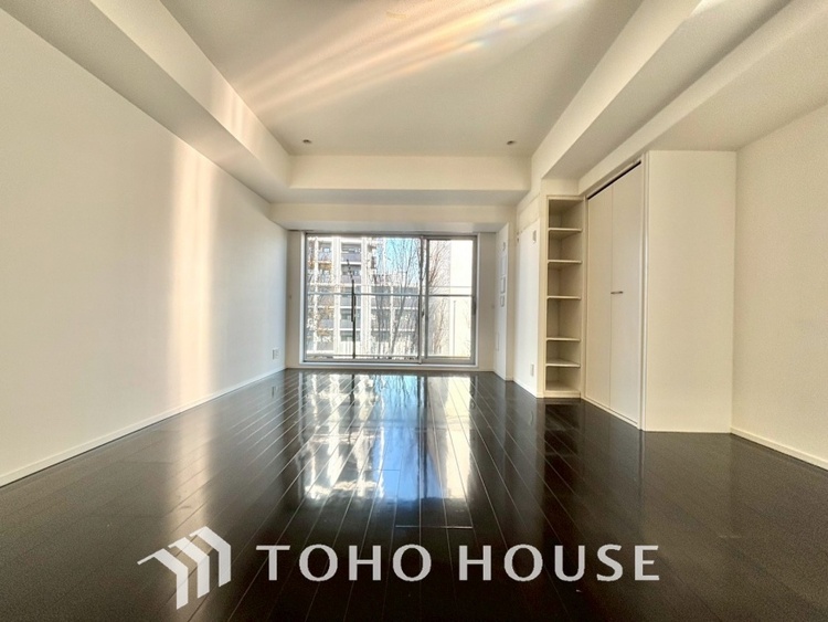 内装 「想像していた以上に広い」が写真を撮っているときの感想です。家事動線に配慮したプランによりご家族がくつろげる明るく広い空間が確保できました。