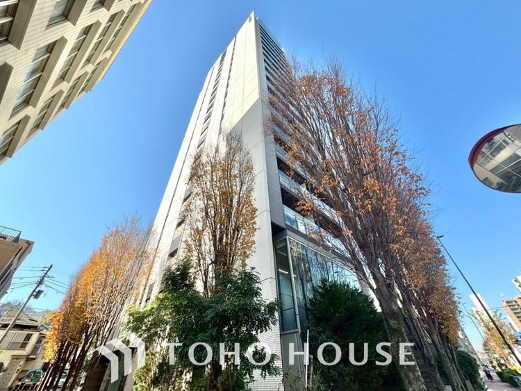 外観 漂う上質な空気感、マンションに入れば「おかえりなさい」と笑顔で迎えてくれるエントランス。最良の心配りを感じるマンションでした。