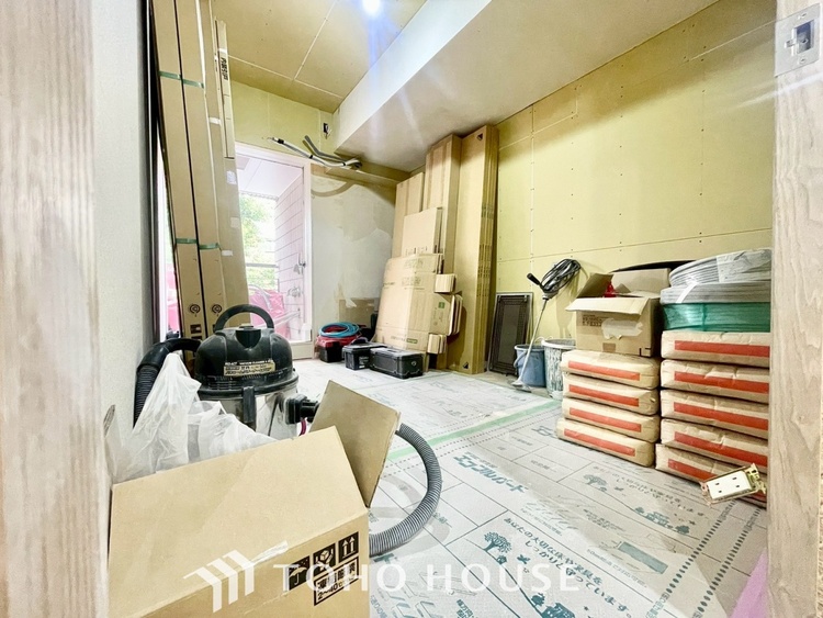 内装 《改装中》◆属毛離裏◆子は父を手本とし、母に愛育されて成長する。家族の深い繋がり。いつまでも大切にしたい。