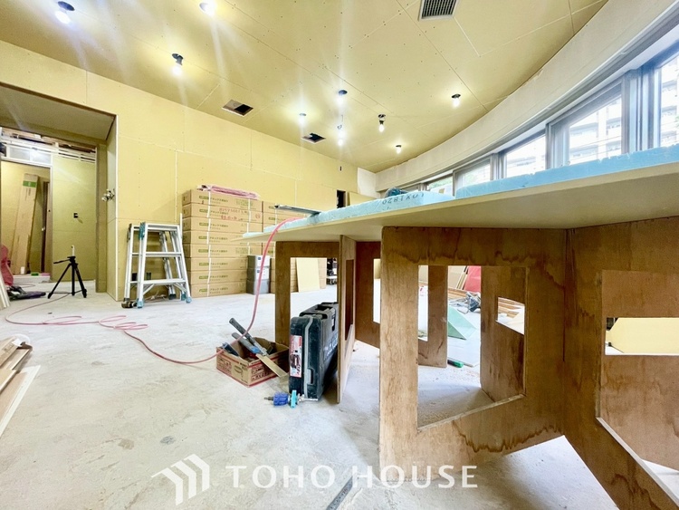 内装 《改装中》◆眩い◆光が燦々と入り、家族の笑顔を照らす。「いつまでも続いて」と願う夢のような毎日がここにある。