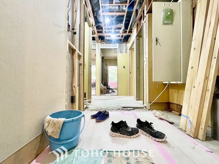 内装 《改装中》◆陽光◆が差し込む。この開放的なLDKに家族の笑顔が集う。家族が一緒に過ごす空間は明るく、そして居心地よく。