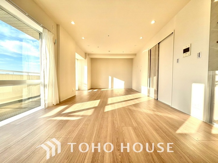 内装 明るいリビングこそ居心地のいい暮らしが待っているのだと思う。