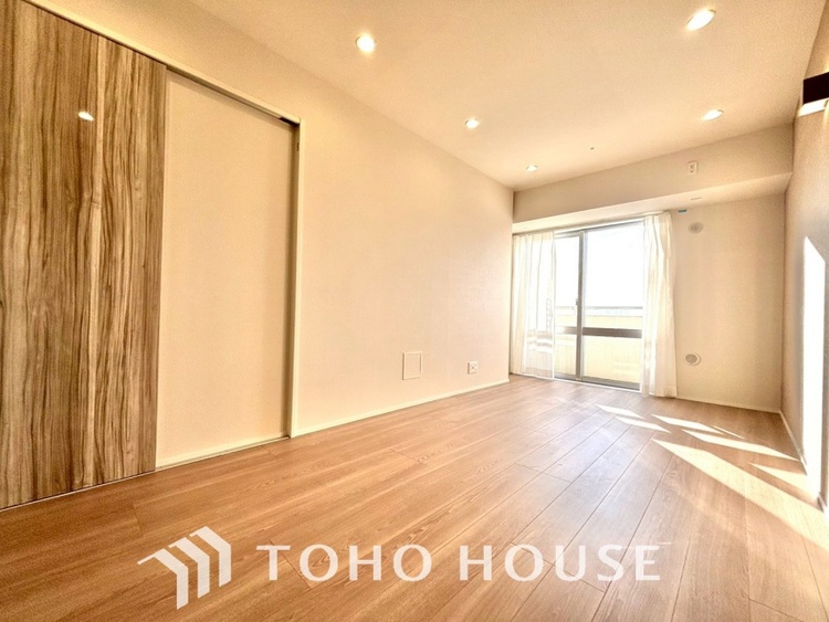 内装 風の通り道。舞い込んでくる風が優しく躍り、室内に爽やかな空気を運んでくる。