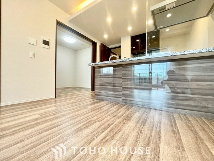 内装 【LIVING】◆眩い◆光が燦々と入り、家族の笑顔を照らす。「いつまでも続いて」と願う夢のような毎日がここにある。