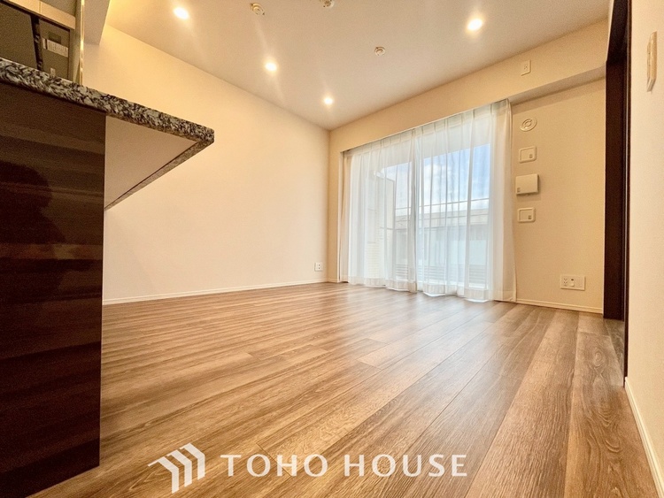 内装 【LIVING】◆陽光◆が差し込む。この開放的なLDKに家族の笑顔が集う。家族が一緒に過ごす空間は明るく、そして居心地よく。