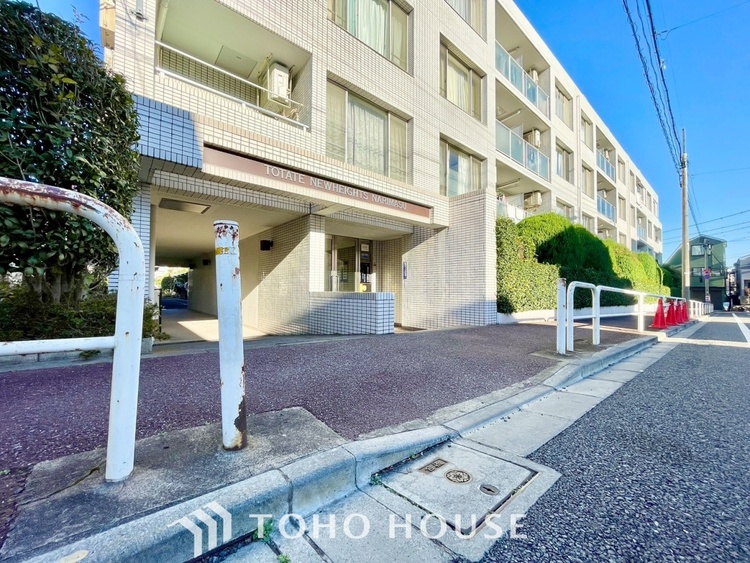 外観 ほんの少しのこだわり。ちょっとした色使いがその家がもつ雰囲気、趣（おもむき）を携え、暮らす家族や訪ねてくる友人・知人に新鮮な香りを運んできます。