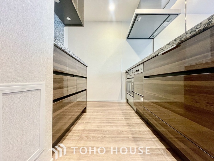 キッチン 【KITCHEN】◆家族のおはよう◆の声を笑顔で迎えてあげられるシステムキッチン。朝ごはんが楽しみでちょっと早起きしたくなるんです。