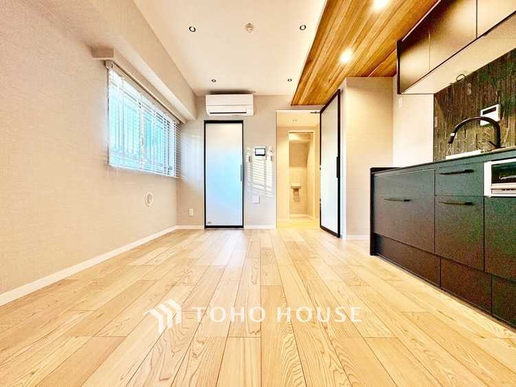 内装 ◆時を忘れる場所◆ここにはみんなが集い、食事と楽しい会話が始まる。話に夢中になりすぎて、ついつい時を忘れ夜半過ぎになってしまう。そんな束の間の幸せを感じさせてくれる場所でありたい。