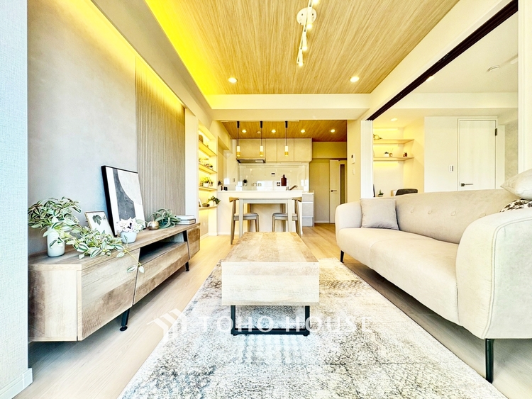 内装 ◆時を忘れる場所◆ここにはみんなが集い、食事と楽しい会話が始まる。話に夢中になりすぎて、ついつい時を忘れ夜半過ぎになってしまう。そんな束の間の幸せを感じさせてくれる場所でありたい。