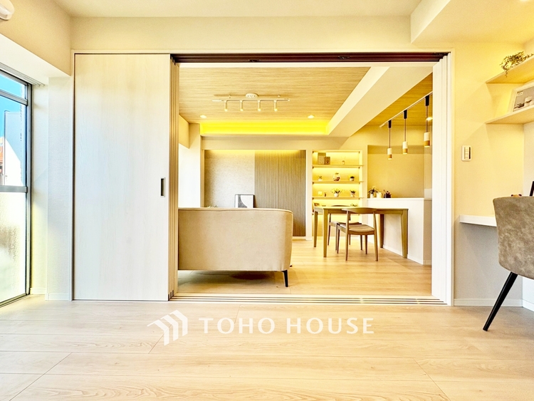 内装 ◆癒しの空間◆室内構成に拘り採光とセンスを散りばめた空間。それは『柔らかさ』に似た素敵な居場所。そこに暮らす人のことを考えつくり出したものは『癒し』という心地よい居場所なんだと思う