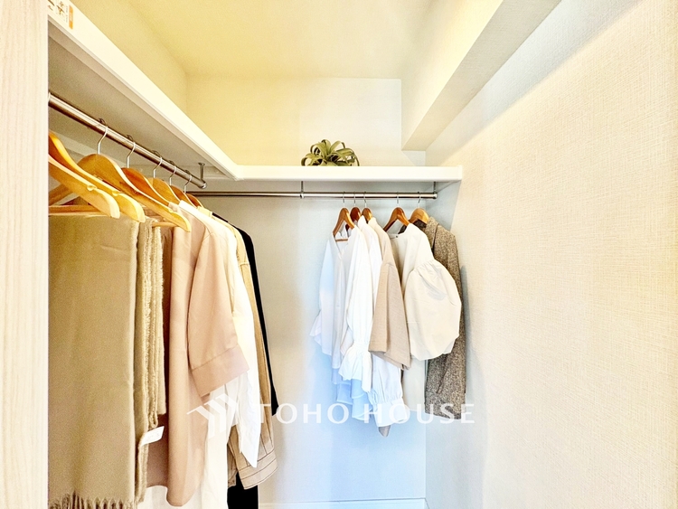 内装 ◆陽溜まり◆の温もりを感じ、ふわりと寄り添う太陽の妖精たちが自然と僕達を微睡ませる。うとうとしたい訳ではないがそんな時間が嫌いじゃない自分がここにいる。