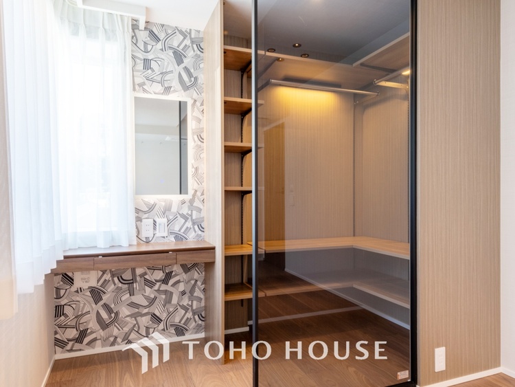 収納 【Shoes in closet】靴を美しく収納できて、マジックのように玄関がすっきりします。ベビーカー、ゴルフ道具、アウトドア用品など、外で使用するアイテムを玄関ドアの近くに収納できます。