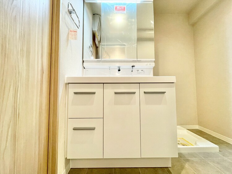 その他 清潔感を感じられる洗面化粧台。